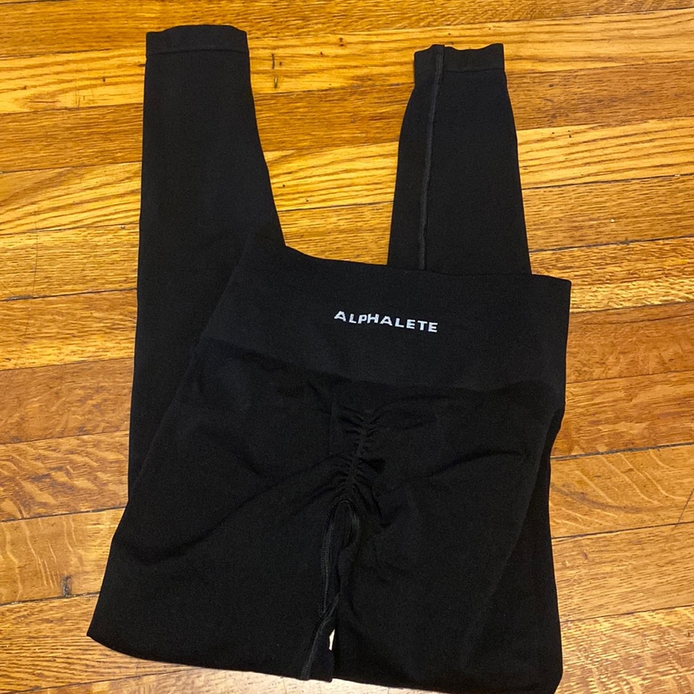 Black Amplify leggings